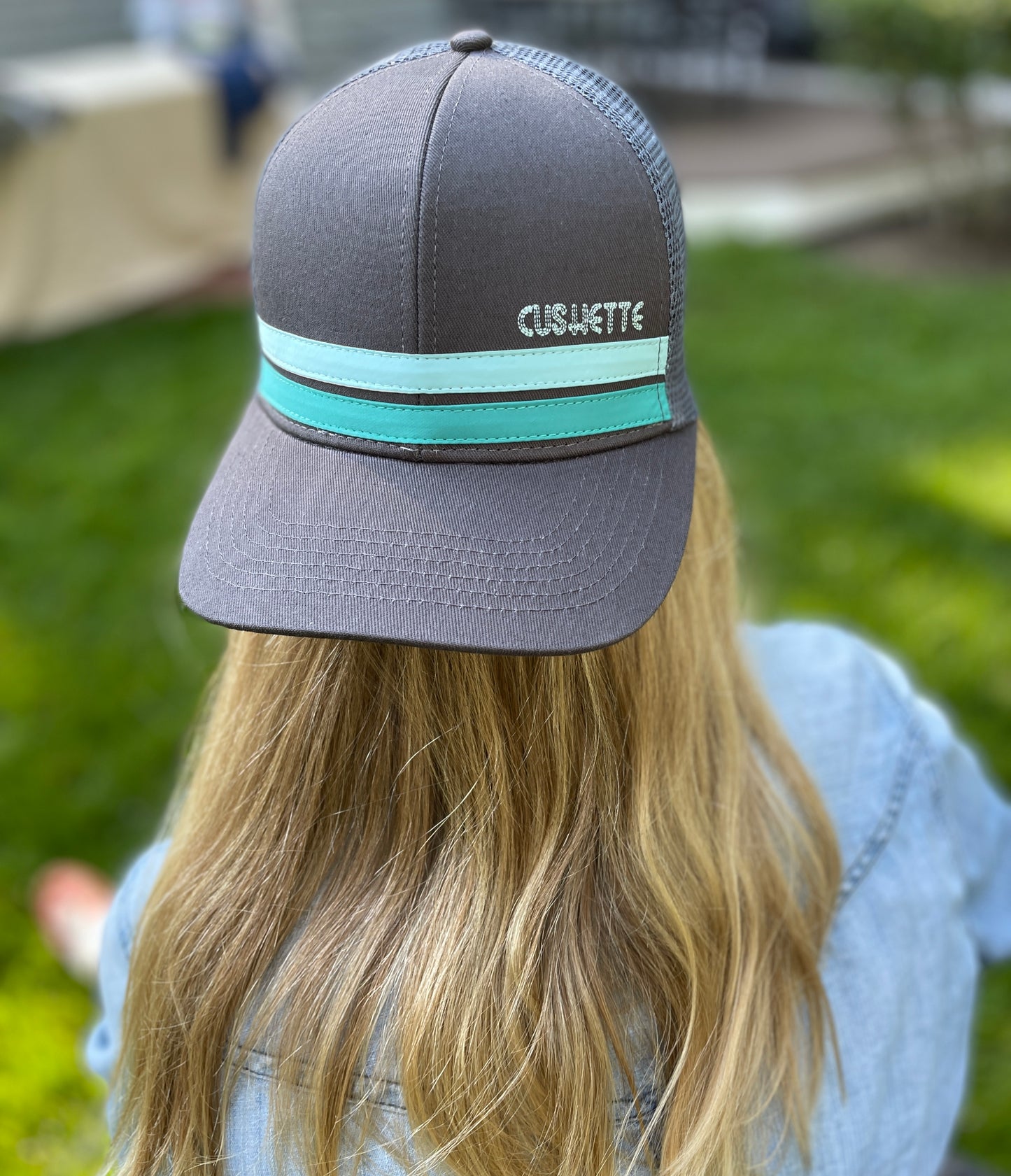 Dark grey/turquoise stripe meshback hat