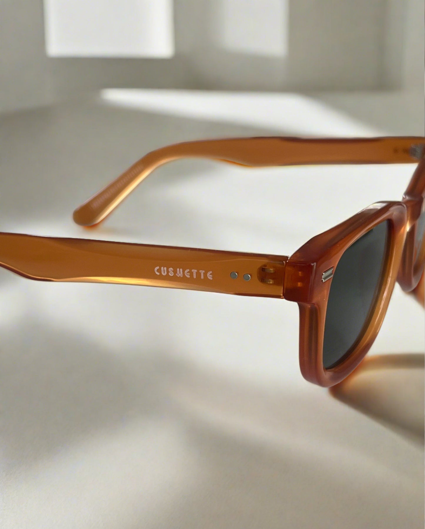 Icon sunglasses - Amber with green lens