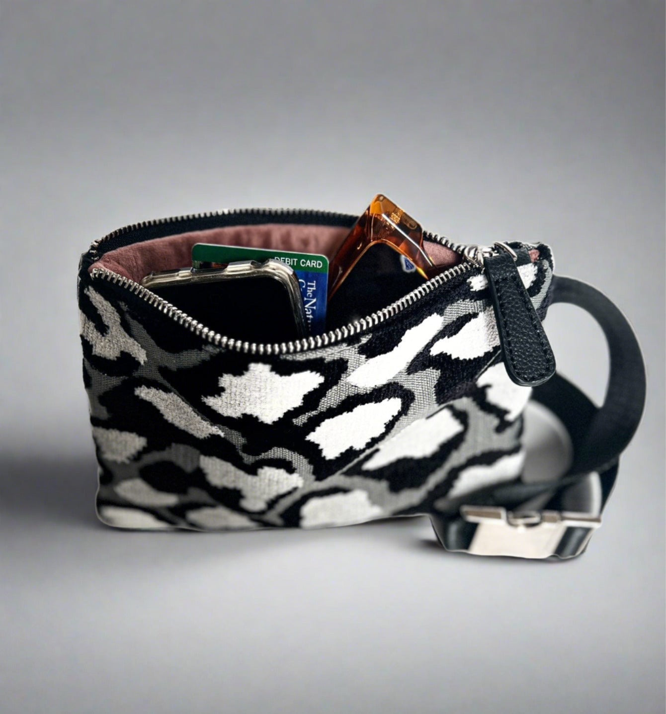 Black & white Midgie belt bag