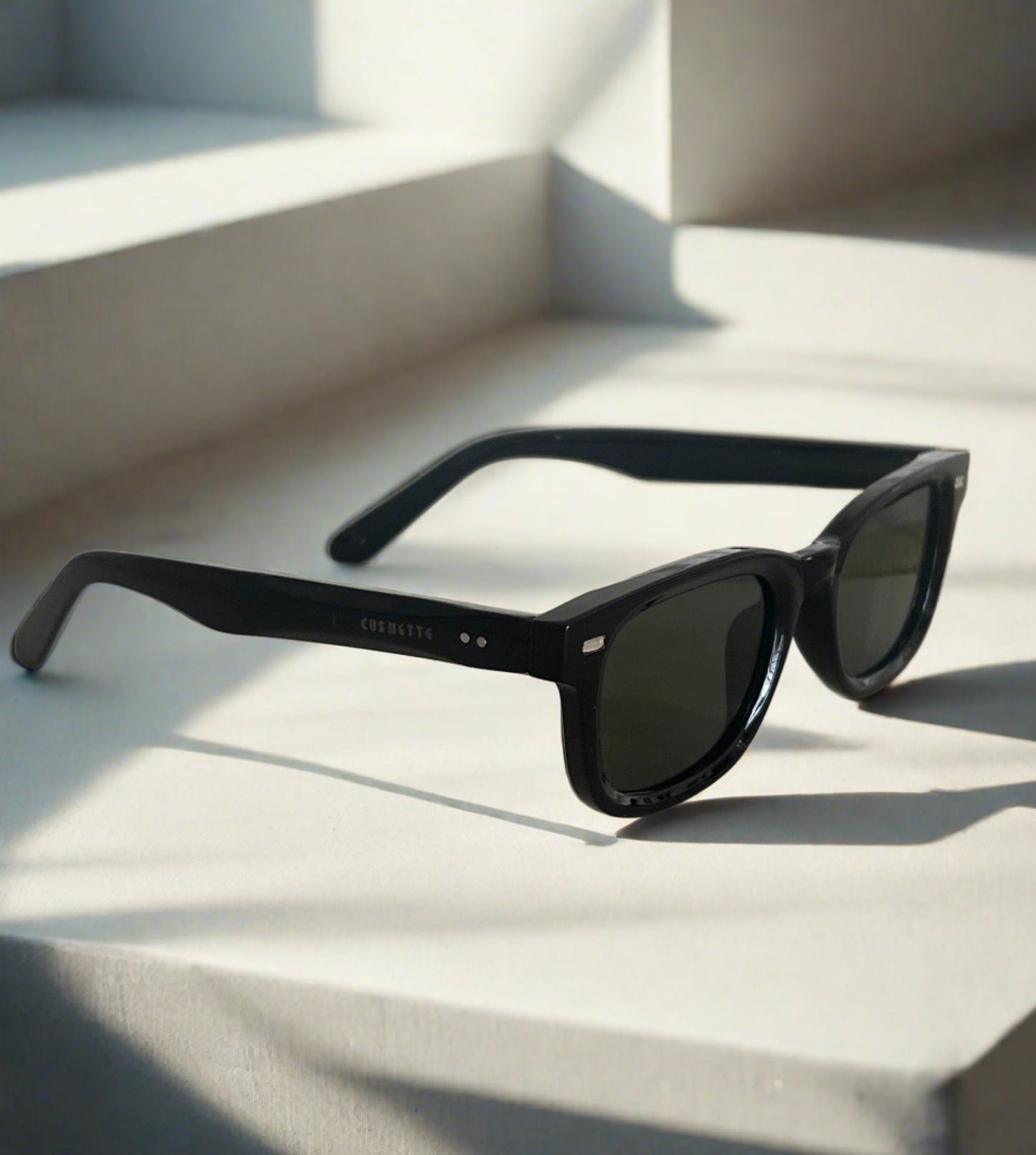 Icon sunglasses - Black with green lens