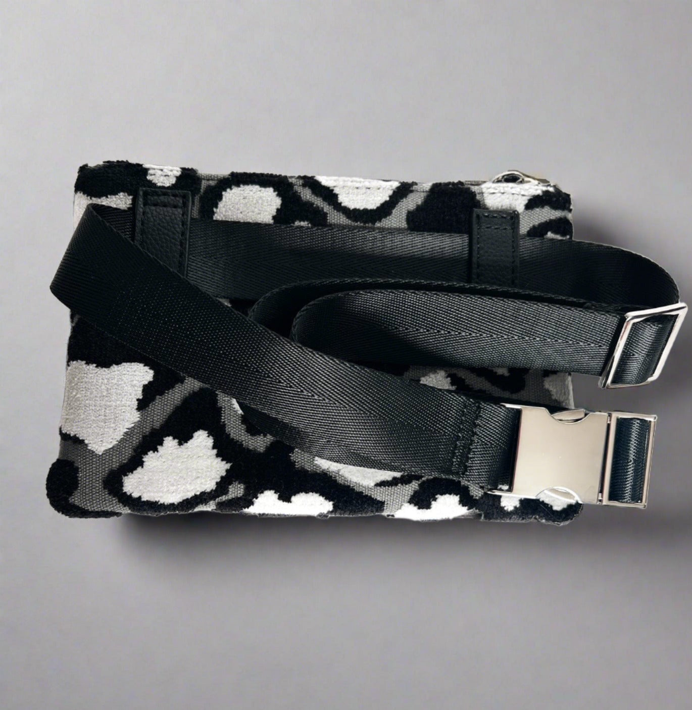 Black & white Midgie belt bag